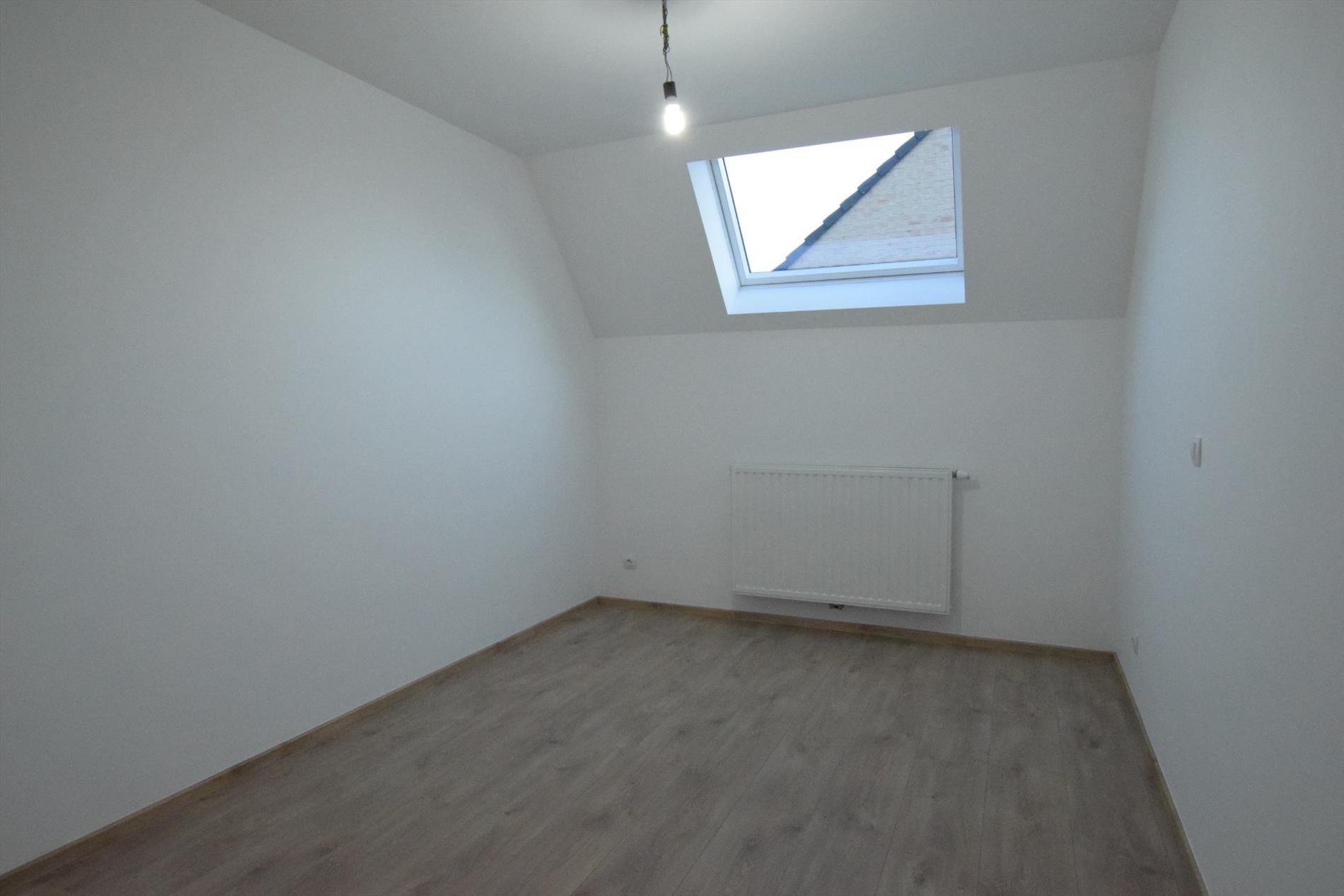 Recente halfopen bebouwing met 3 slaapkamers op uiterst rustige ligging te Gistel 