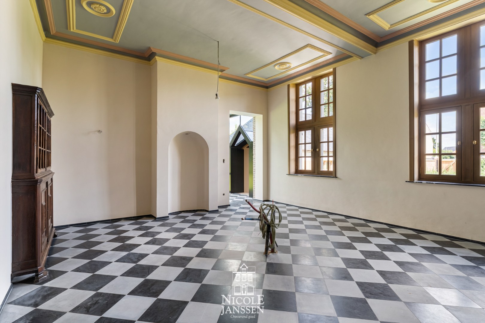 Keuken dient volledig zelf gekozen en geïnstalleerd te worden 