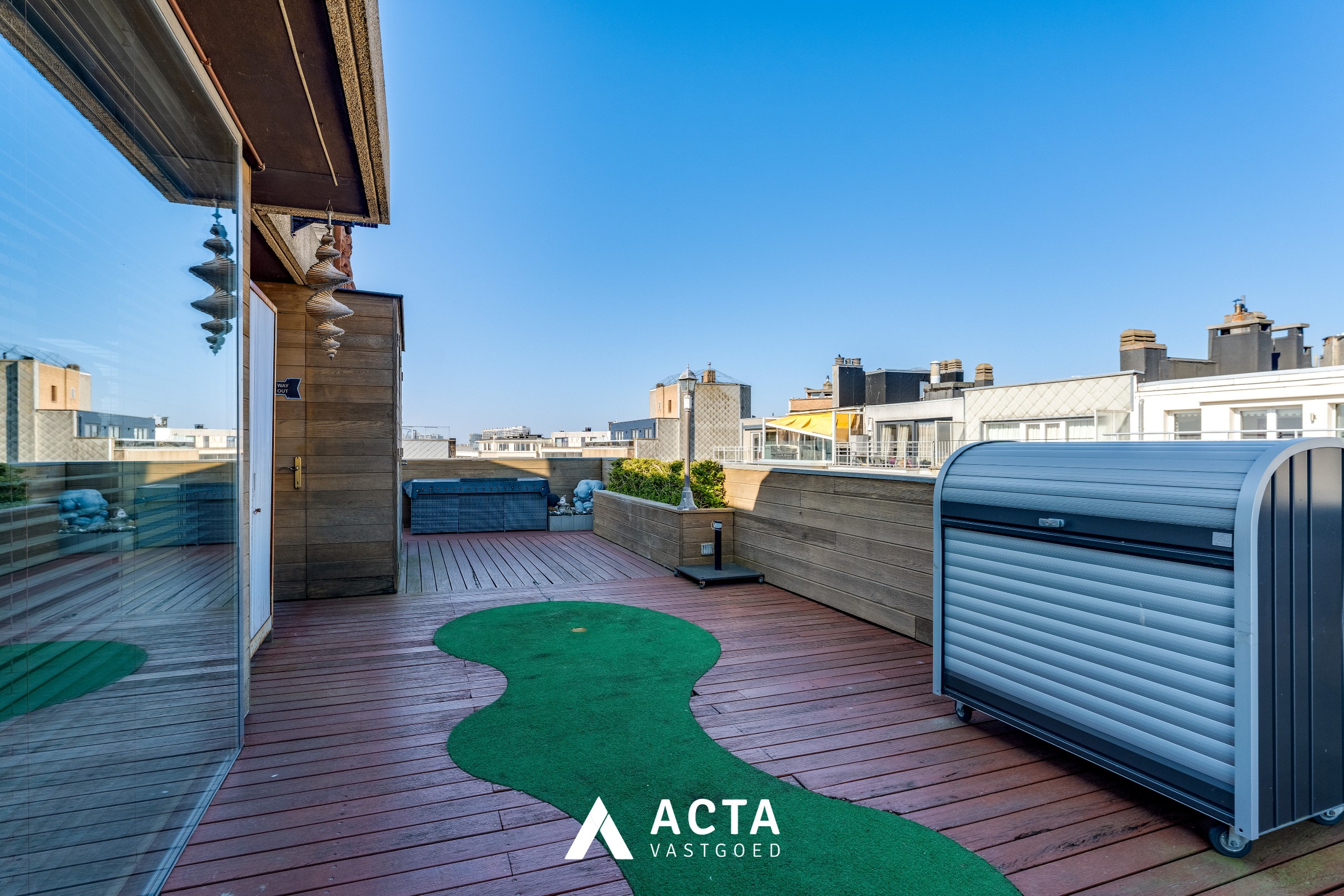 Luxueus dakappartement met 3 slaapkamers en panoramische terrassen in hartje Oostende 