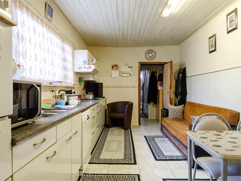 Rijwoning met 4 slaapkamers en ruim terras 