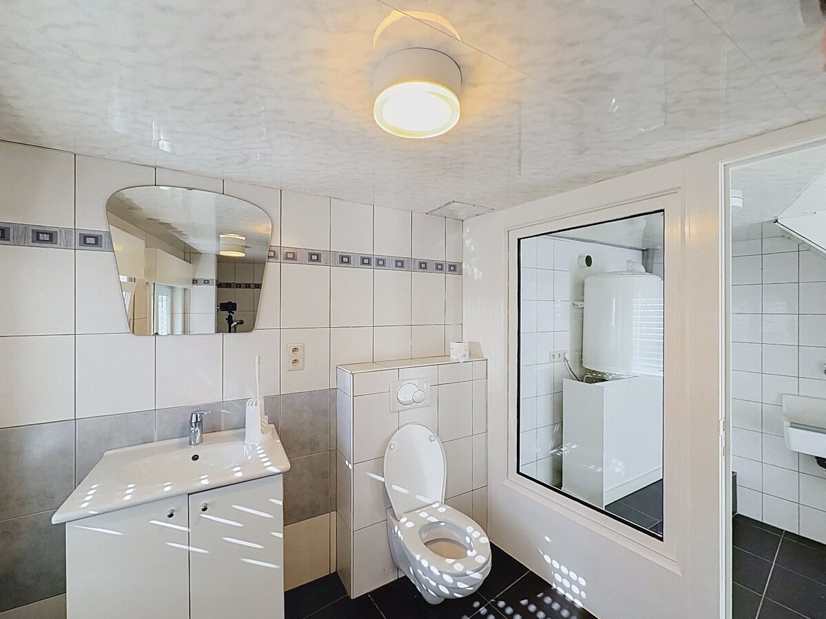 Ruime woning met 4 slaapkamers, garage en tuin op wandelafstand van centrum Sleidinge! 