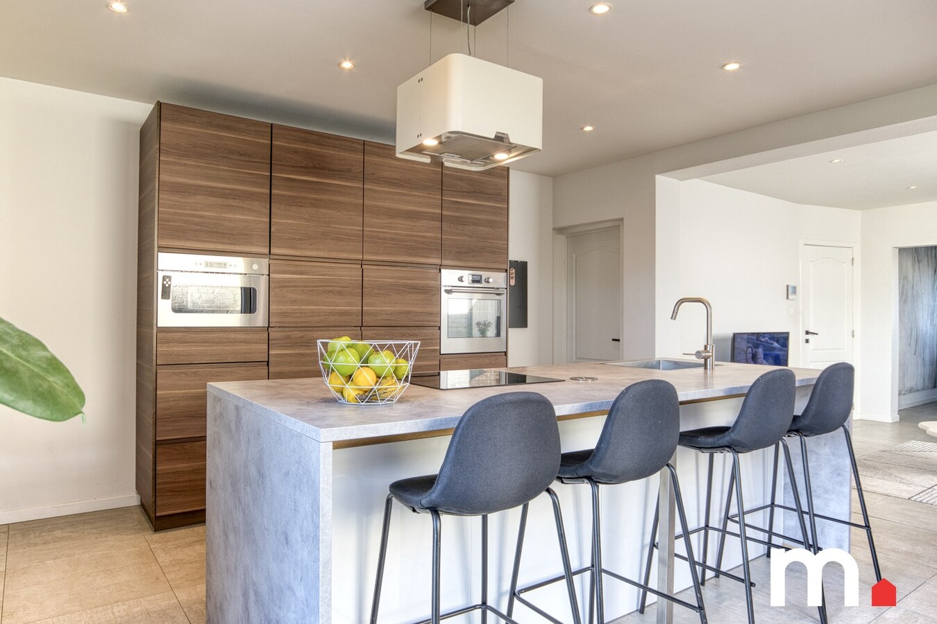 Top gerenoveerde halfopen woonst met ruime tuin te Waregem ! 