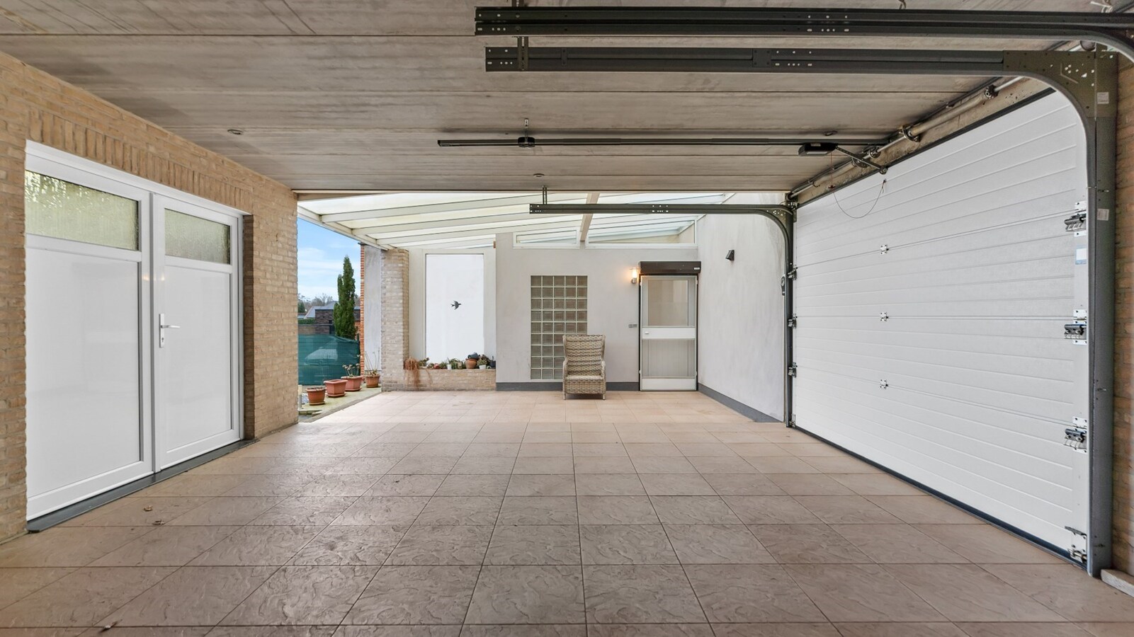 Riante gezinswoning met tal van mogelijkheden nabij Maastricht! 