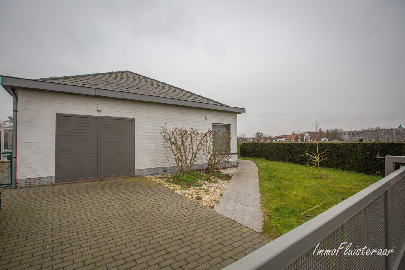Instapklare moderne bungalowwoning met loods en aanpalende weilanden op 6929m². 
