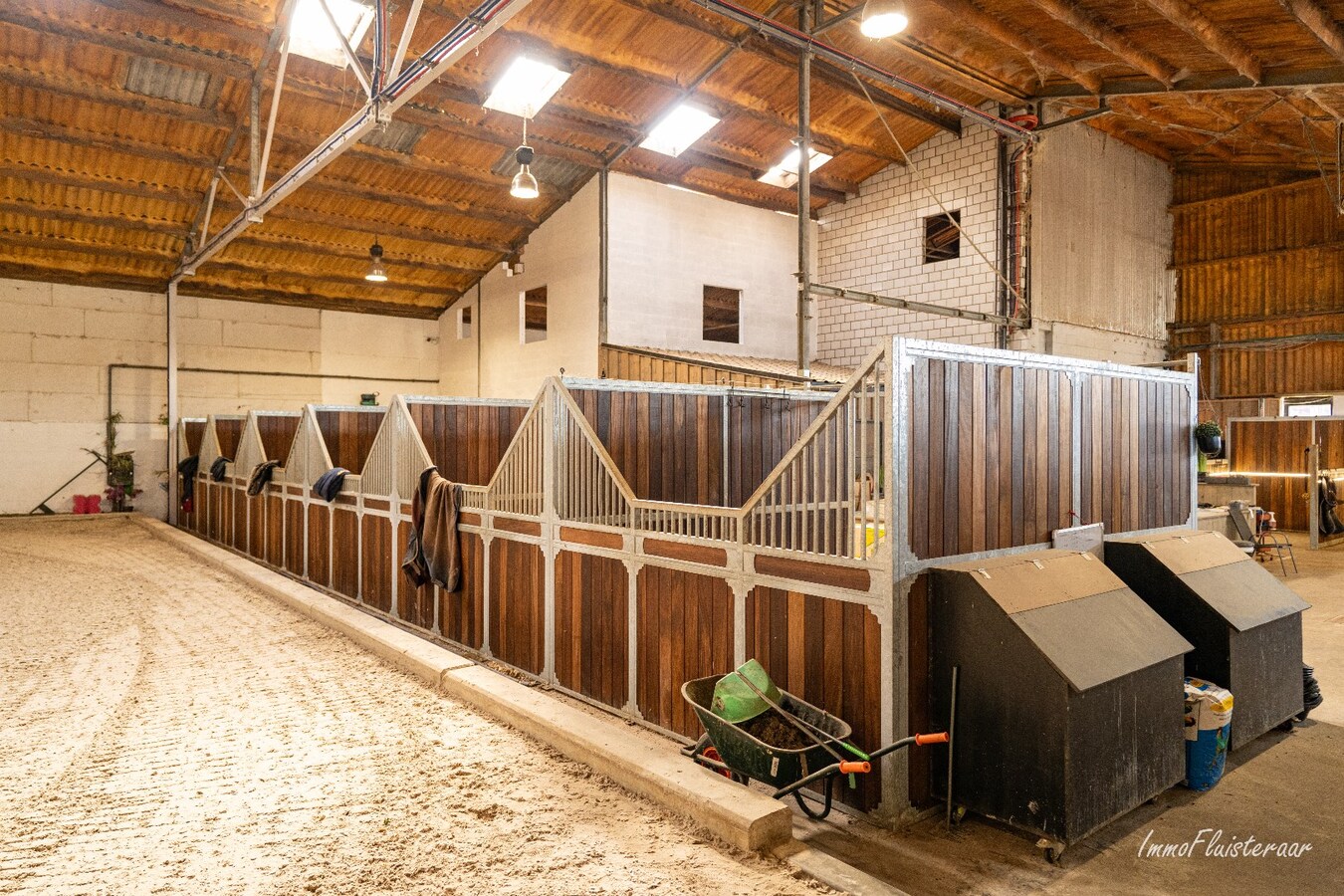 Complete paardenaccommodatie met studio op ca. 1,1ha te Bree 