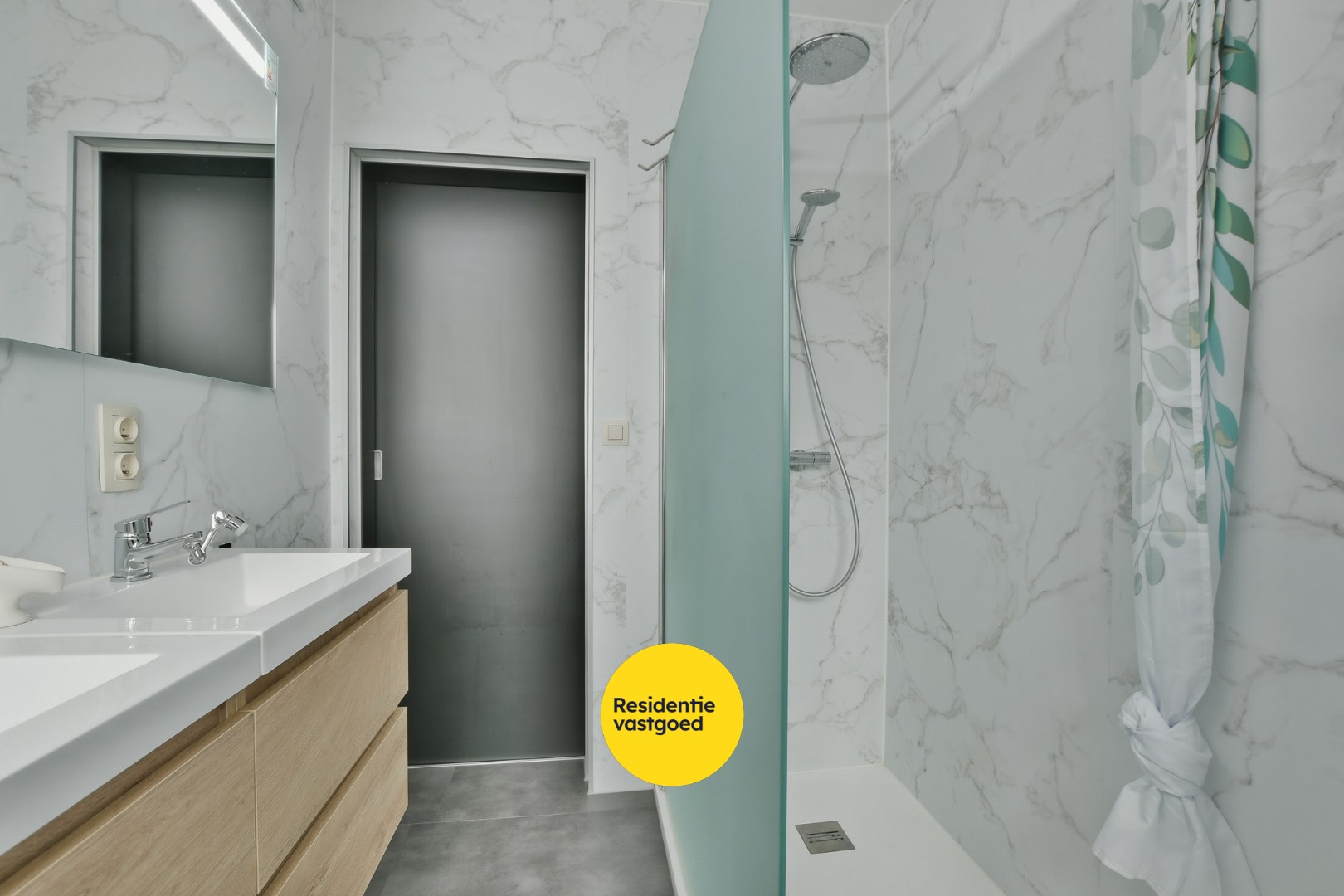 Instapklare en volledig gerenoveerde bungalow met 3 slaapkamers, tuin en garage vlak bij bos en centrum van De Haan 