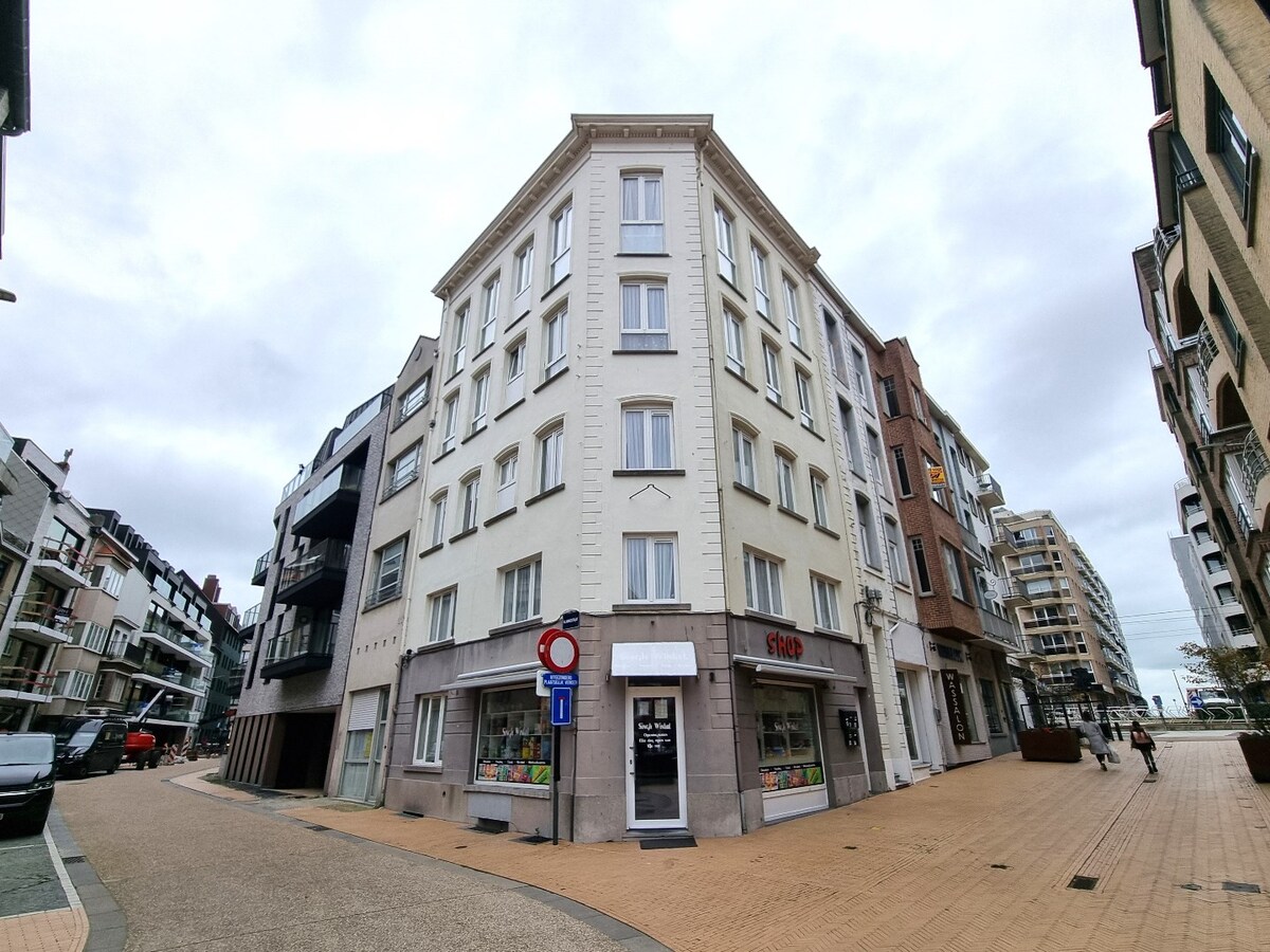 Opbrengsteigendom met 5 entiteiten op een hoekligging in het centrum van Heist 