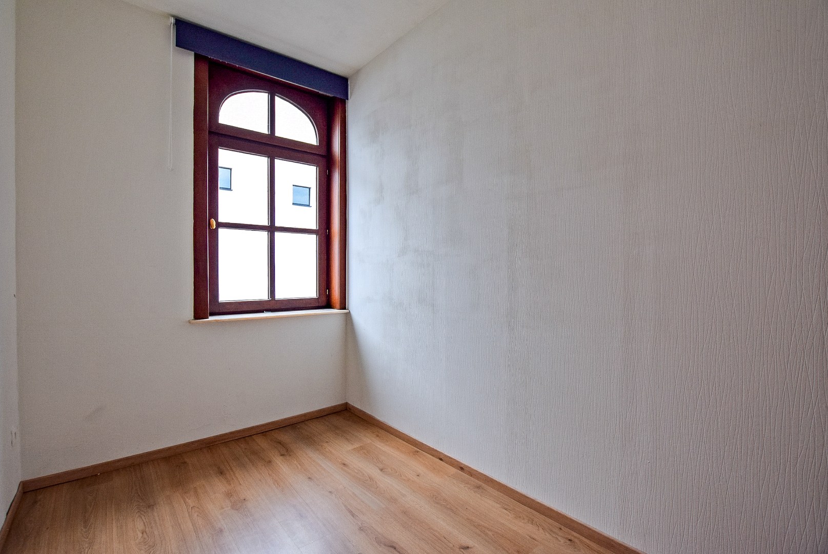 Ruime woning met dubbele garage en knappe uitzichten te centrum Veurne 