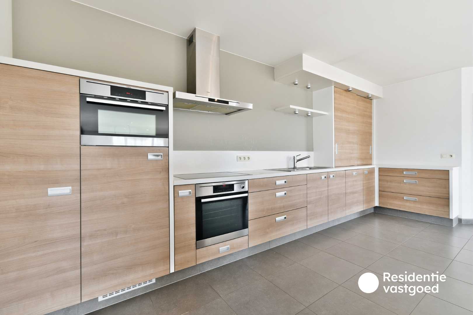 Zeer ruim en modern appartement te huur in Eernegem 