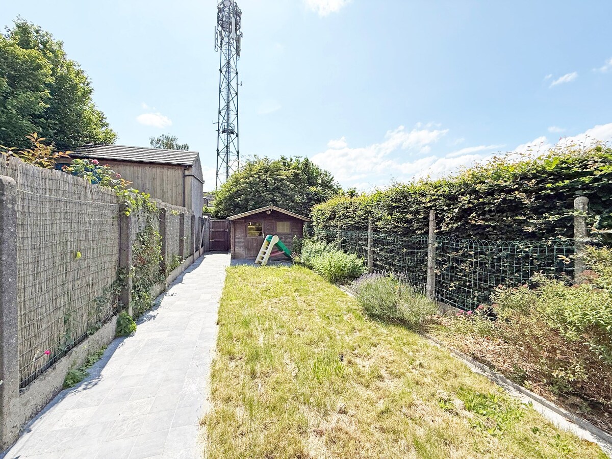 Ruime, instapklare woning met tuin te centrum Zottegem 