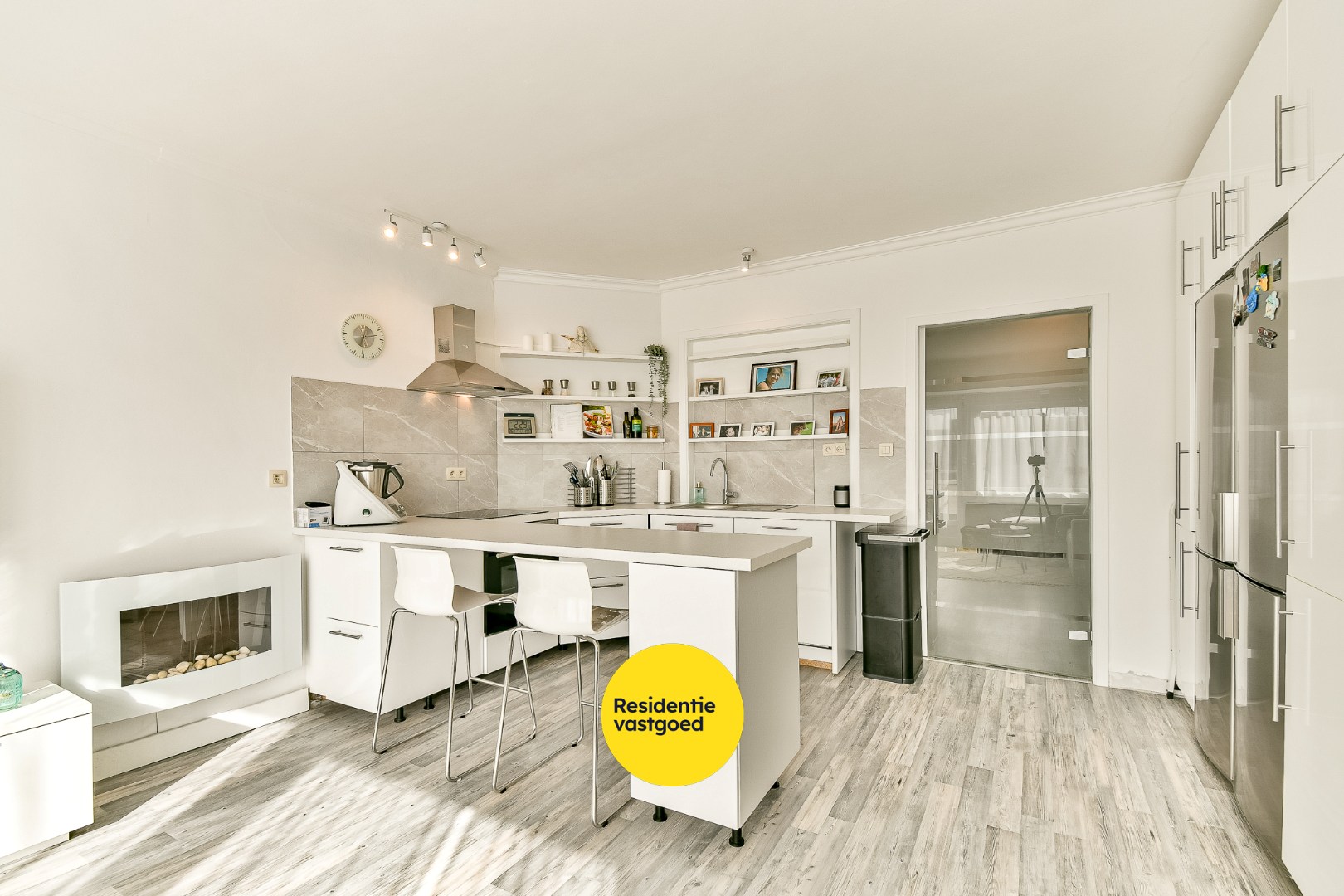 Instapklaar twee-slaapkamer-appartement op mooie locatie 