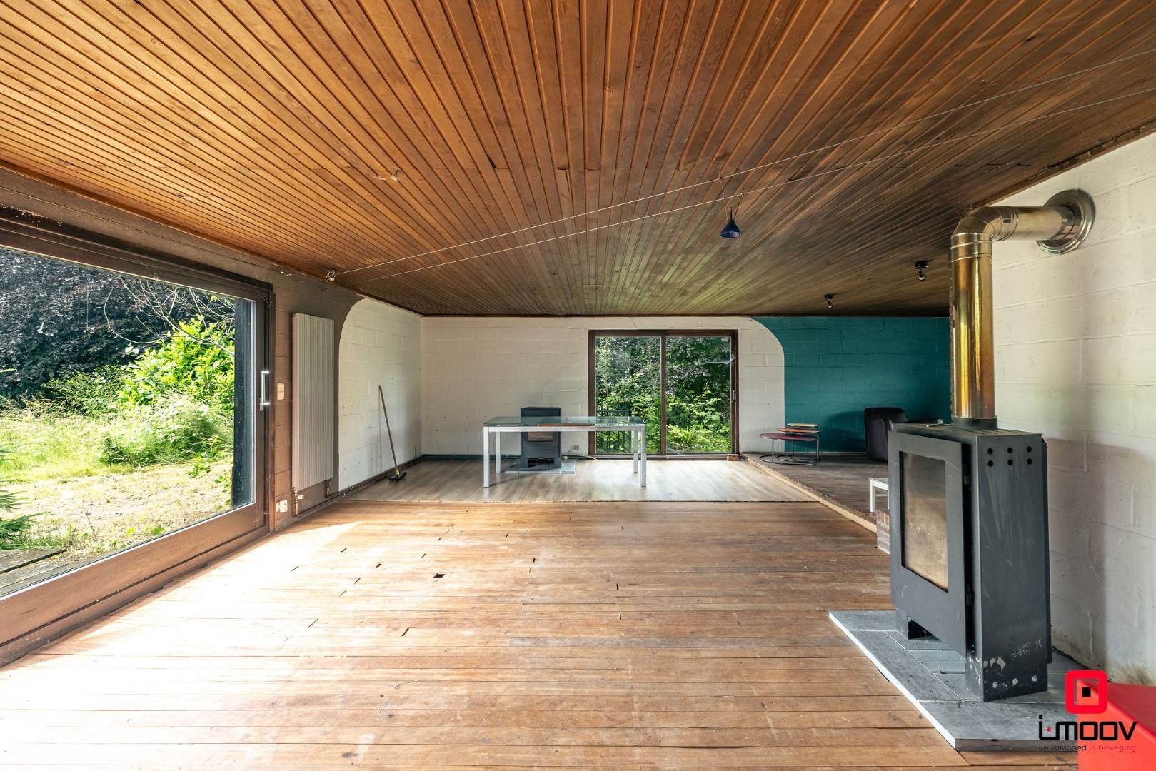 Seventies bungalowvilla met renovatiepotentieel op unieke ligging aan natuurgebied 