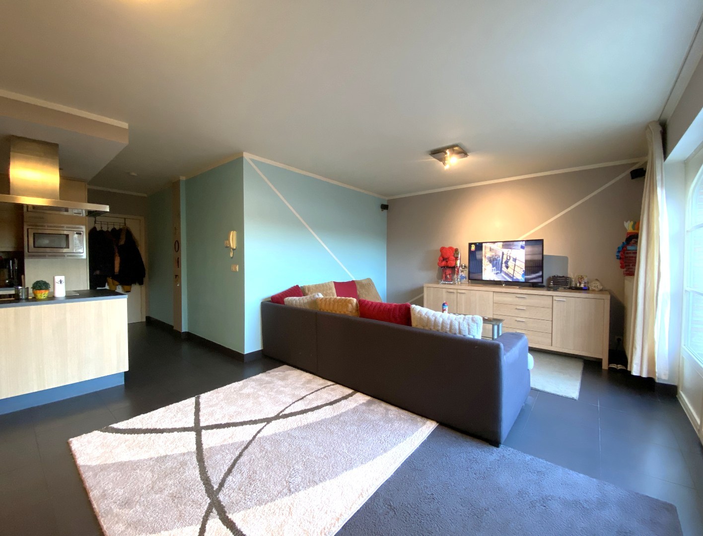 Centraal gelegen gelijkvloers appartement met 2 slaapkamers, groot terras en garage! 