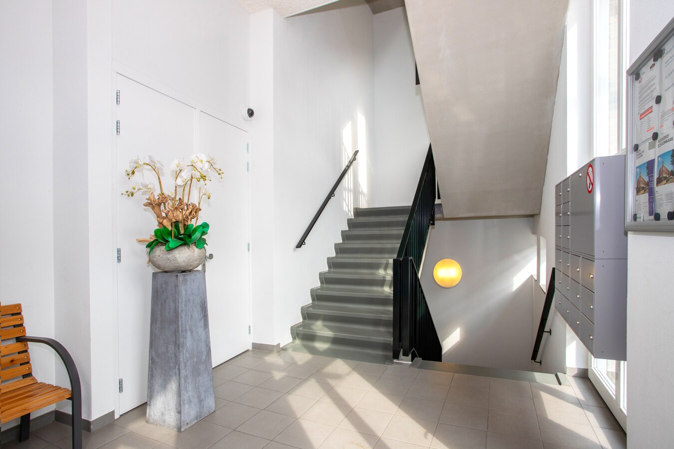 Instapklaar en modern appartement met erfpacht in hartje Bladel – mét eigen parkeerplaats en berging! 