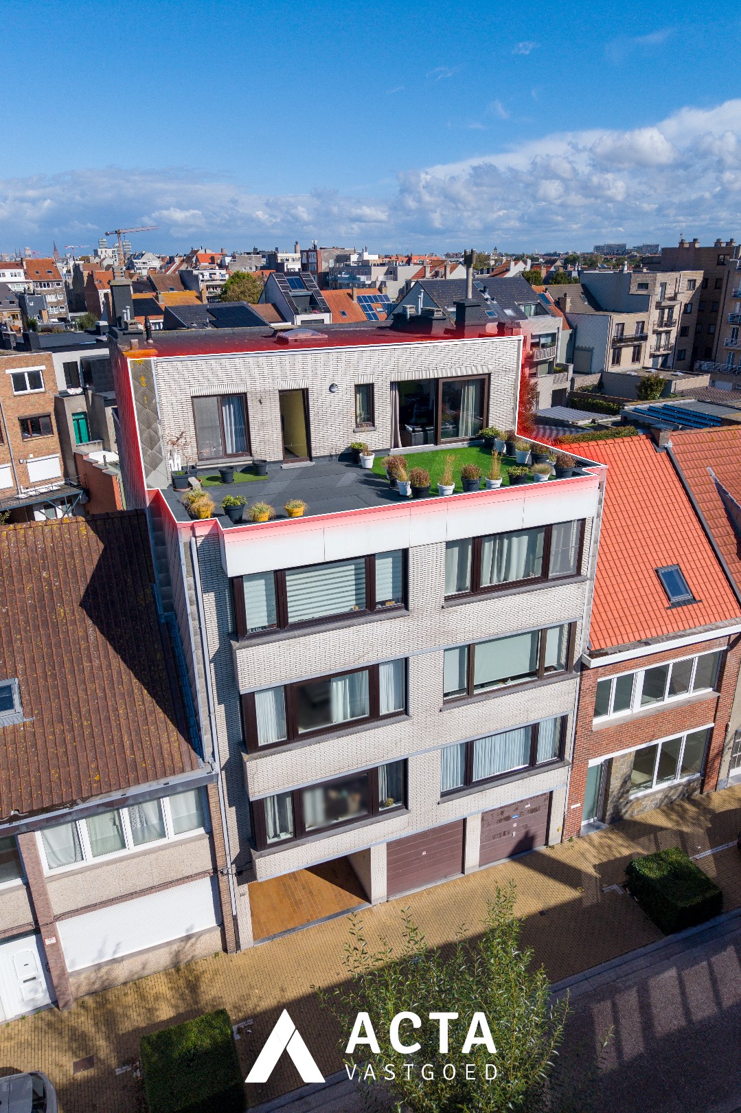 Dakappartement met zonnige terrassen in Mariakerke 
