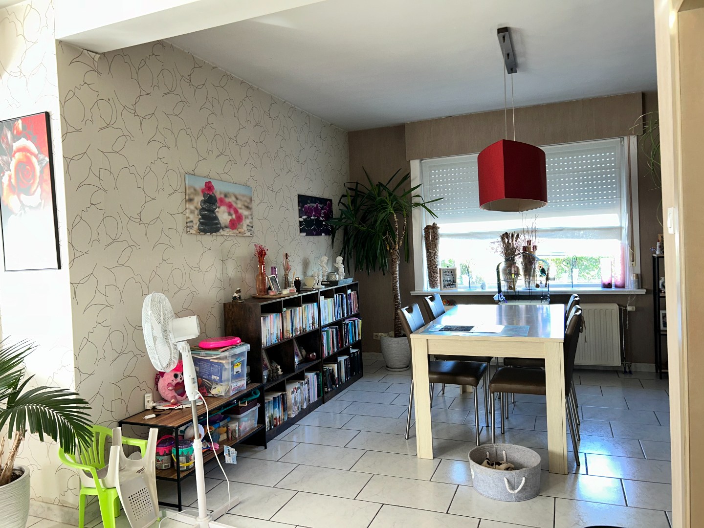 Degelijke en ruime gezinswoning met garage en tuin op 702m² 