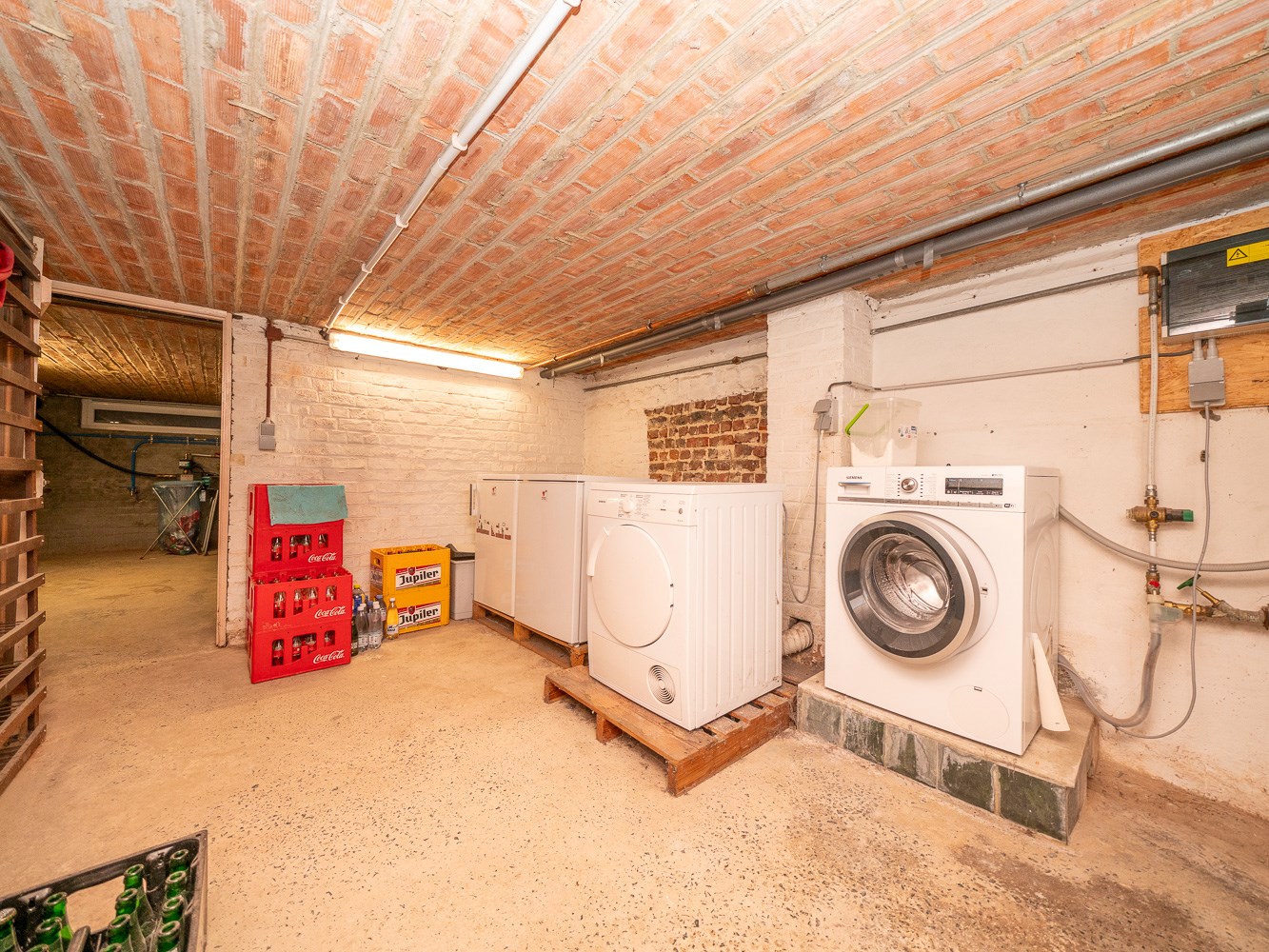 Volledige gerenoveerde 3-gevel woning 