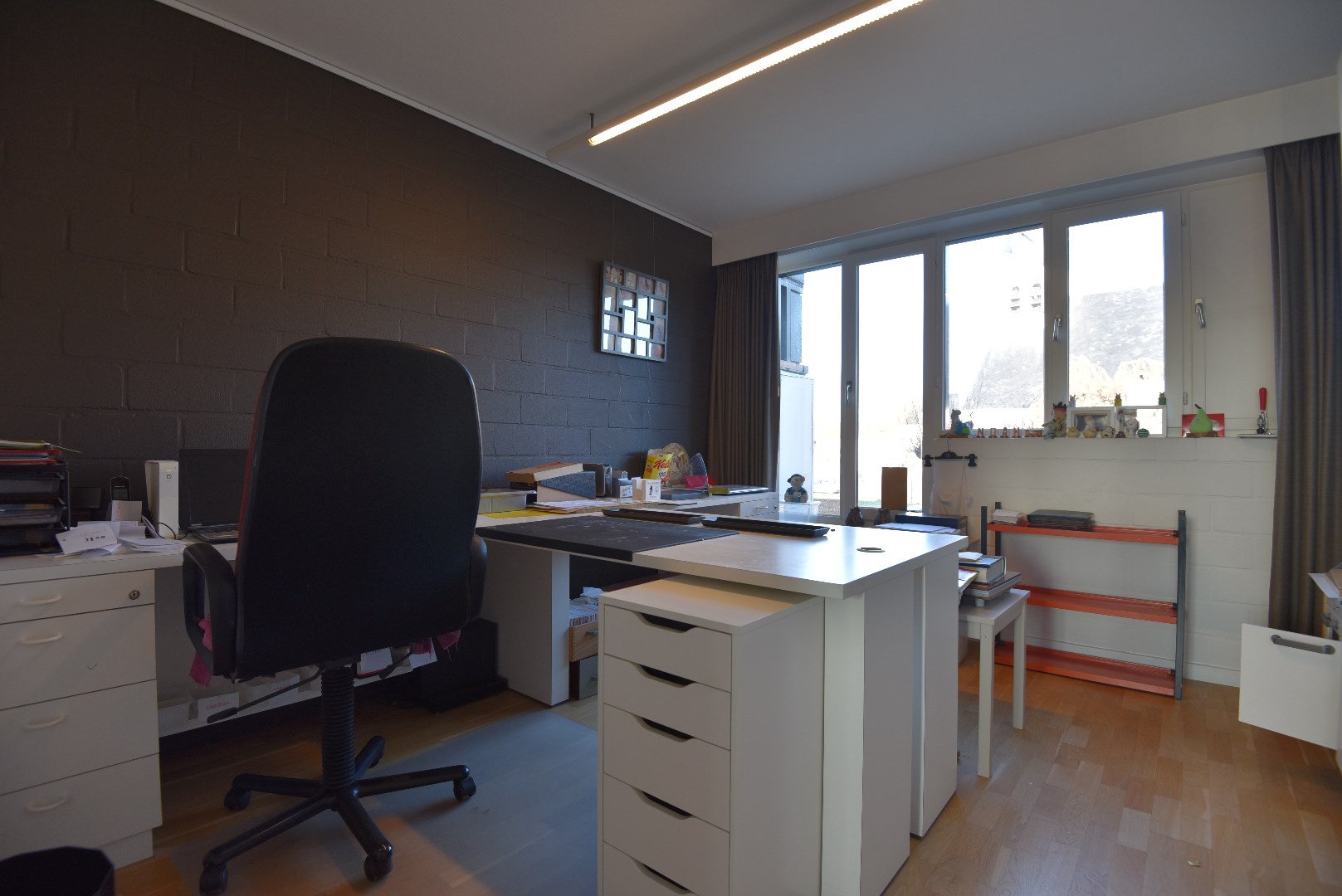 Volumineuze (9 slpks) multifunctionele woning te centrum Lembeke 