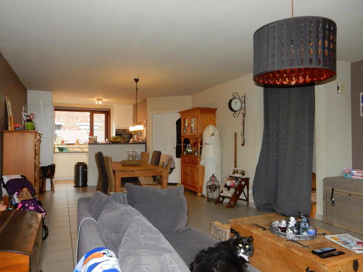 Gezellige rijwoning met tuin en een dubbele garage 