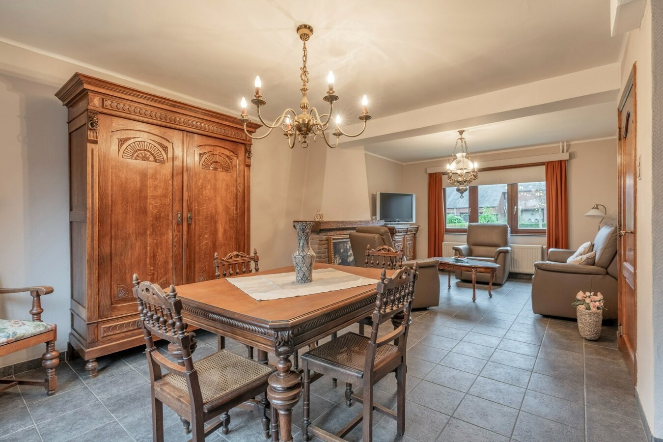 Instapklare woning op een leuke locatie te As. 