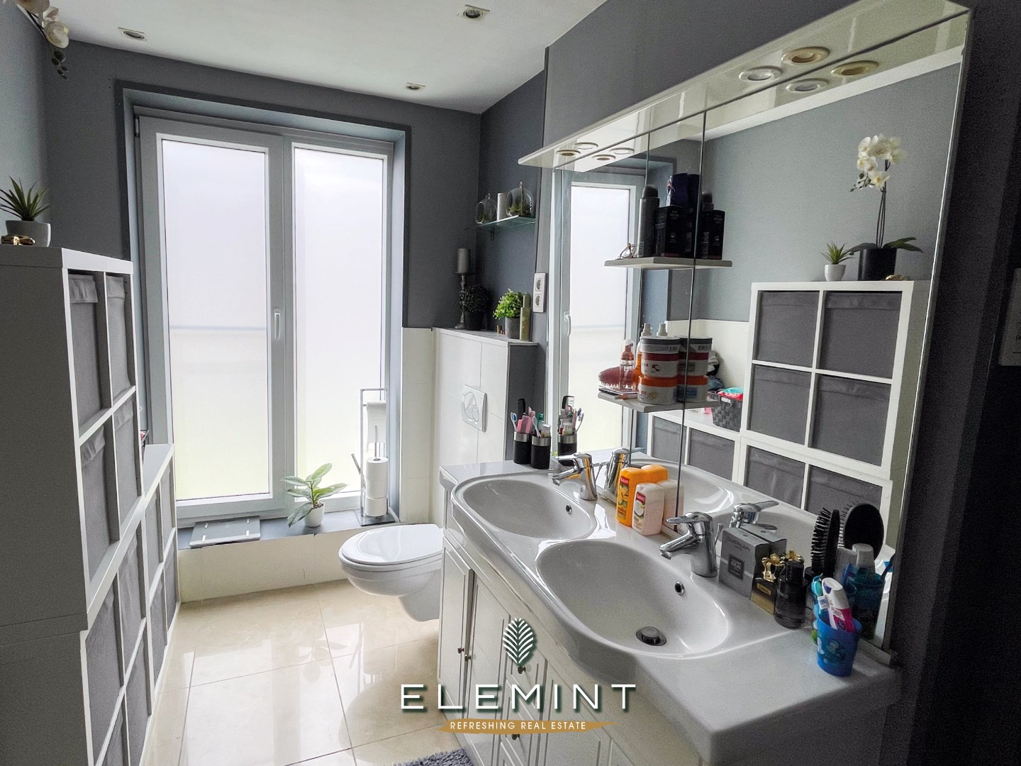 Klassevol en luxueus gerenoveerde hoekwoning op wandelafstand centrum Zwevegem 