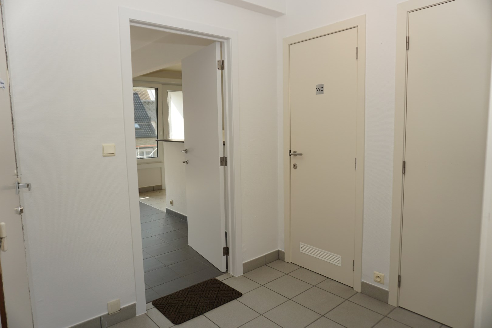 ONGEMEUBELD 2 SLP APP. TE HUUR GELEGEN VOORHAVENLAAN 