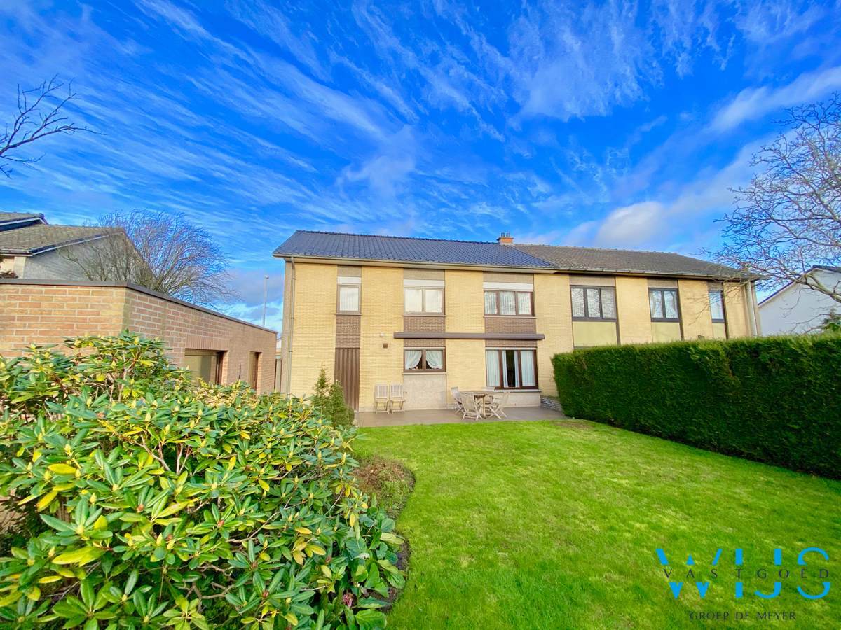 Ruime gezinswoning met 5 slaapkamers &amp; ZUIDgerichte tuin te Zelzate! 