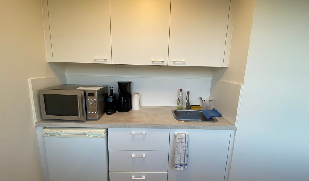 Instapklare kantoorruimte te huur vlakbij R4 in Gent