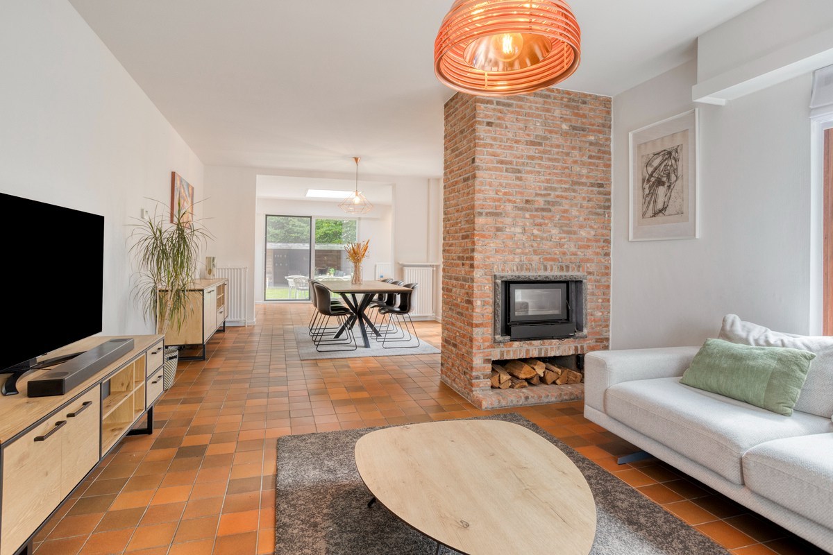 Charmante energiezuinige halfopen bebouwing met 4 slaapkamers, bureau en tuin in centrum Brasschaat 
