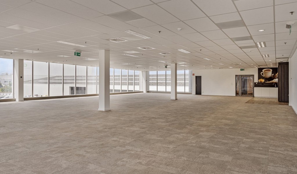 Vernieuwde kantoren te huur in Ahlers Building te Antwerpen