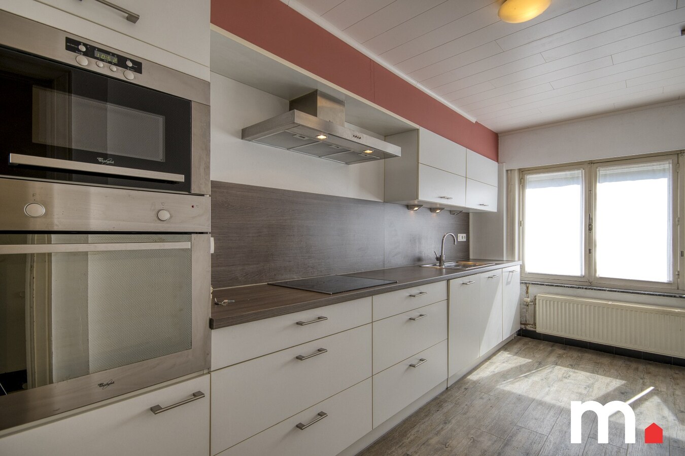 Woning te Kortrijk nabij het centrum met garage op TOPLOCATIE ! 