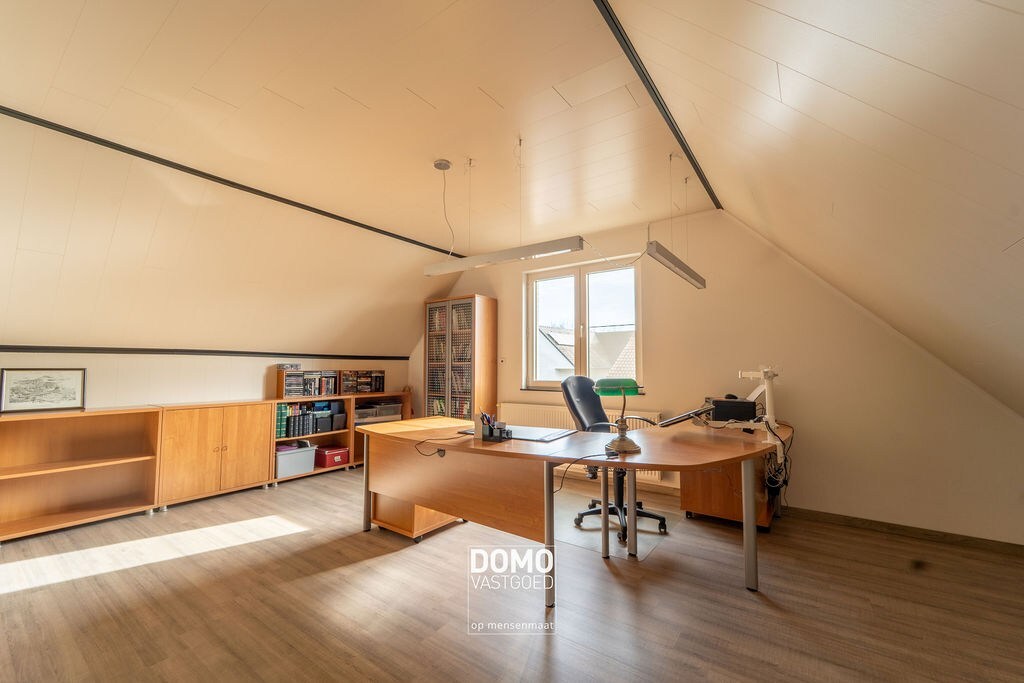 RUIME WONING VAN BOUWJAAR 2008 MET EPC LABEL B, 3 SLAAPKAMERS EN EEN HANGAR TE DIEPENBEEK 