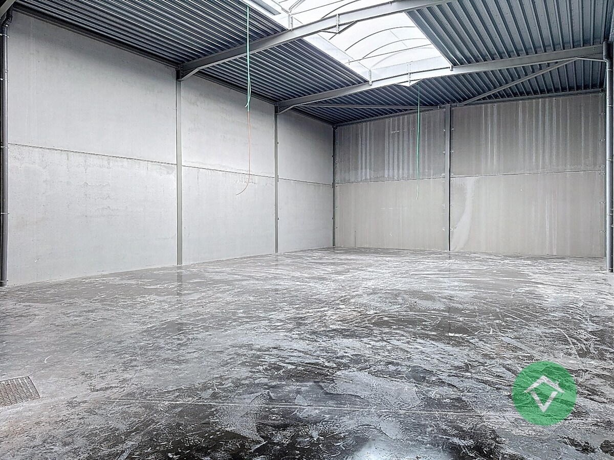 Nieuwbouw loods KMO-UNIT te koop – 256 m² met 1 parkeerplaats inbegrepen op de industriezone te Aartrijke 