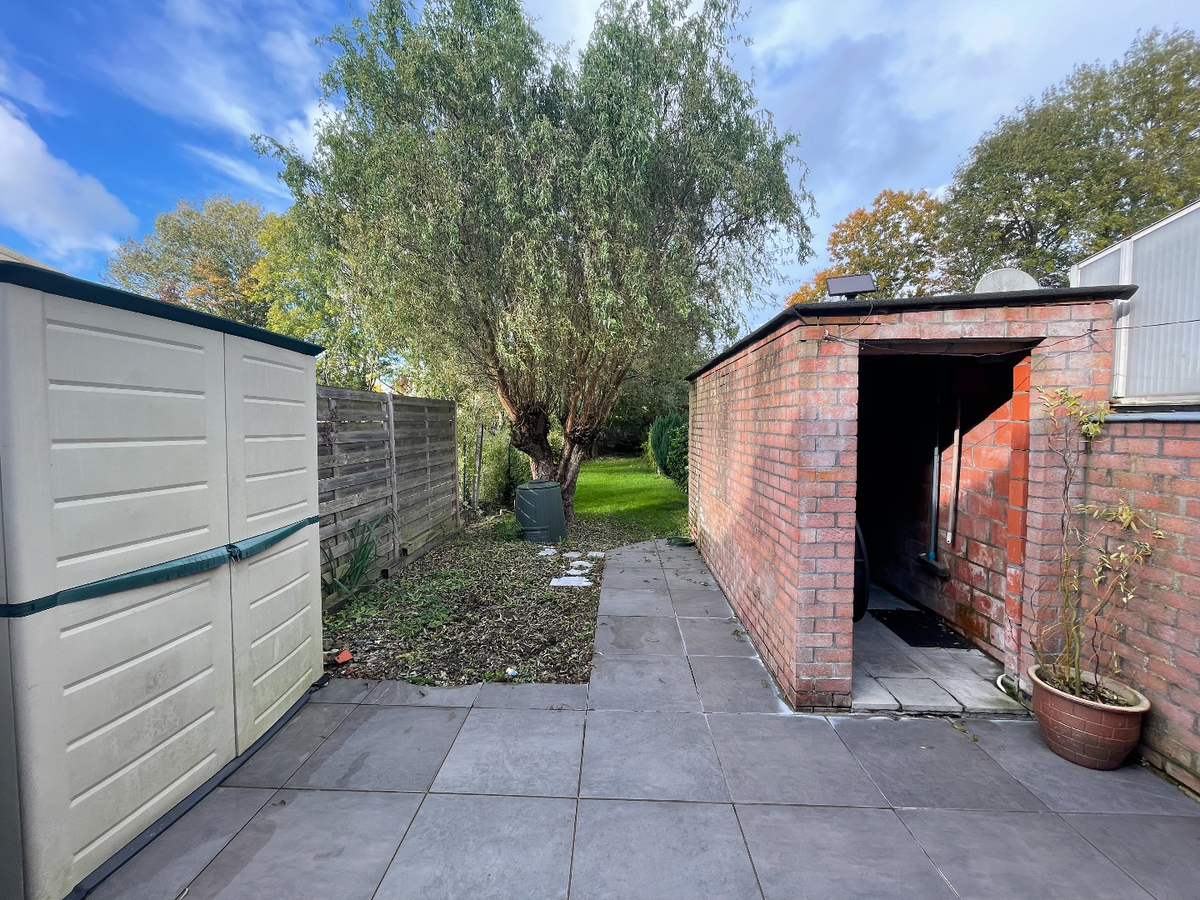 Rijwoning met 2 slaapkamers en tuin te Roeselare 