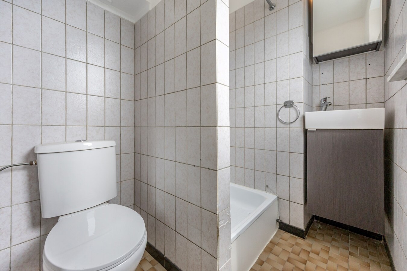 Unieke penthouse studio mét slaaphoek en topterras in het centrum van Genk! 