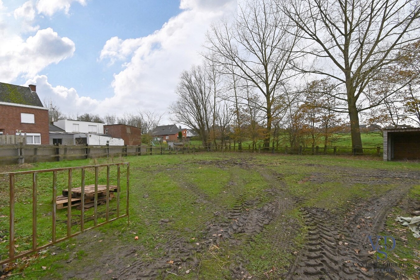 Charmante hoeve met stallen 