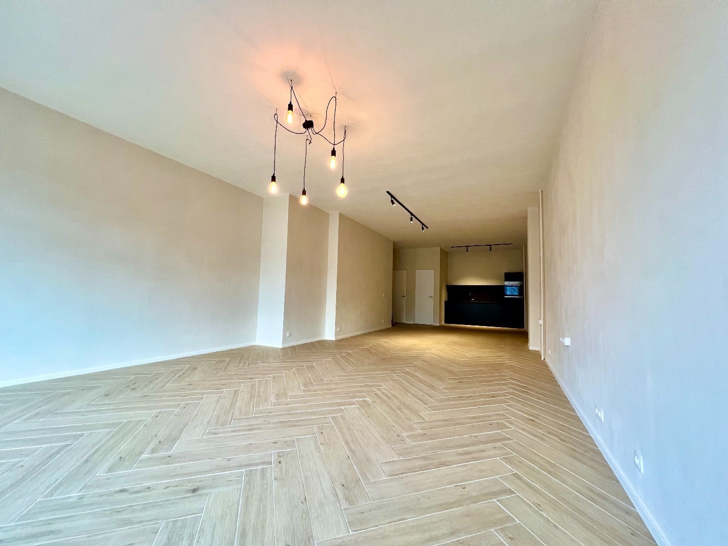 Topgelegen commerciële ruimte van 70 m² met directe huuropbrengst en hoge visibiliteit 