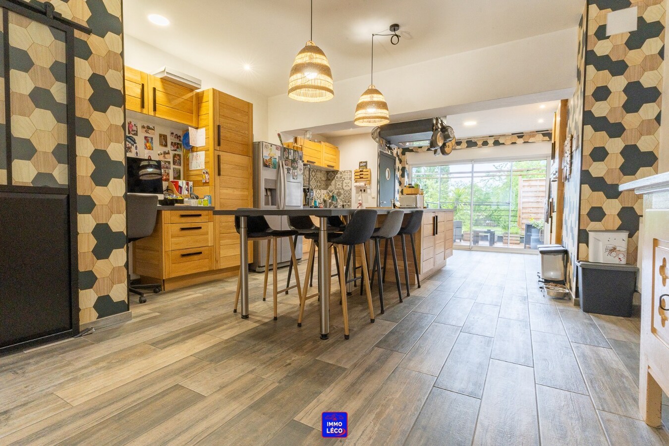 Maison "Bel-Etage" entièrement rénovée avec garage et grand jardin. COUP DE COEUR ! 