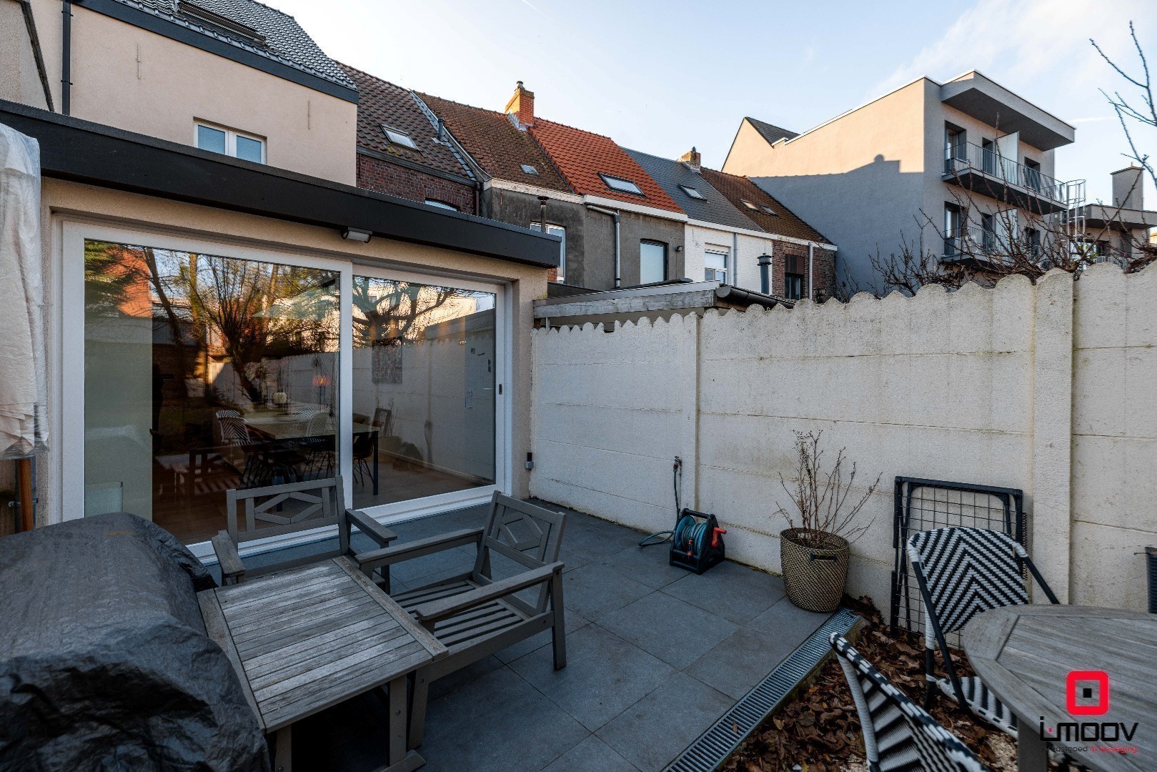 Hedendaags gerenoveerde stadswoning met lichtrijke leefruimtes en optie tot kangoeroewonen 