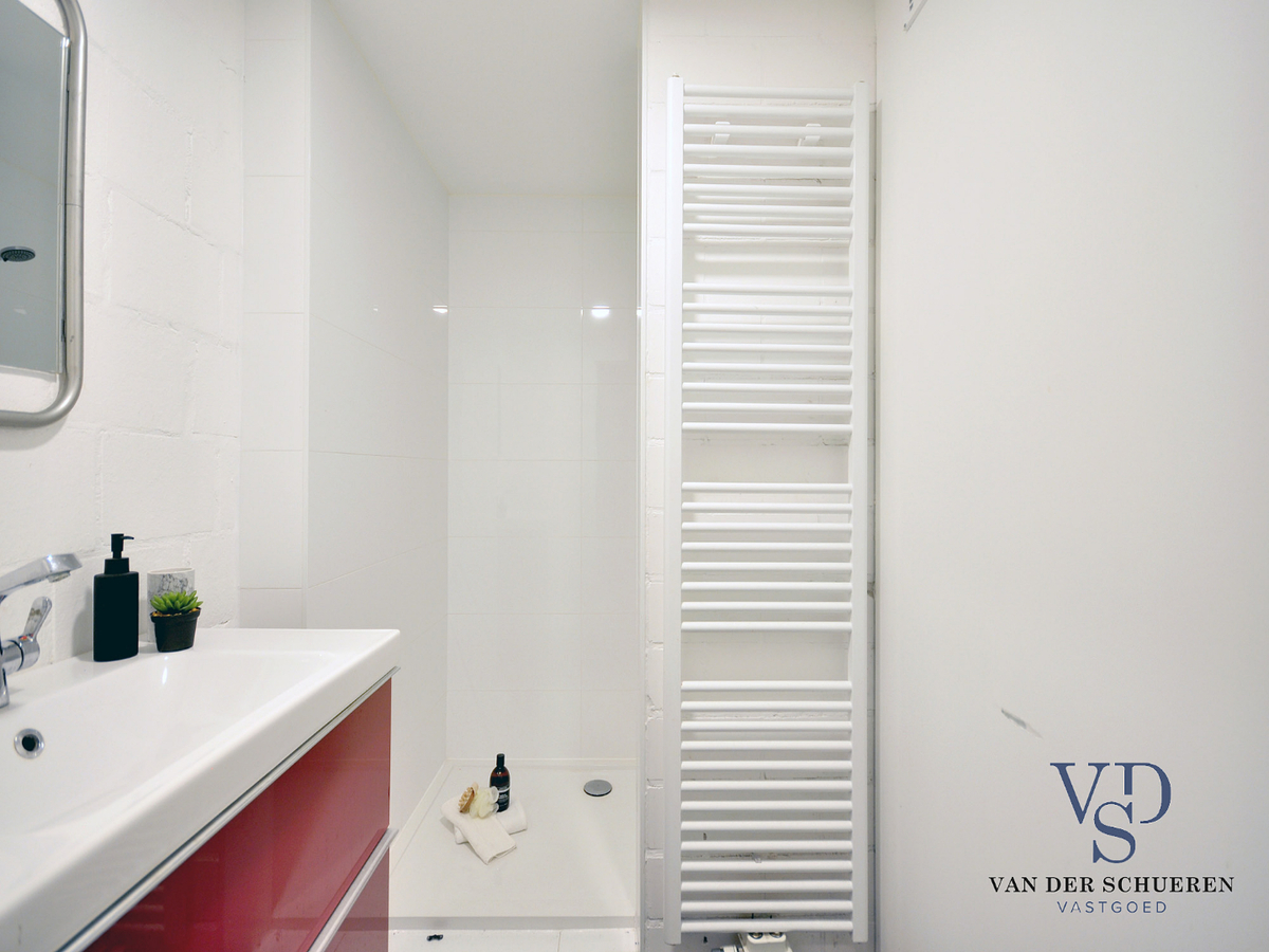 Eigentijdse loft voor wonen en werken. Opportuniteit als investeringspand ! 