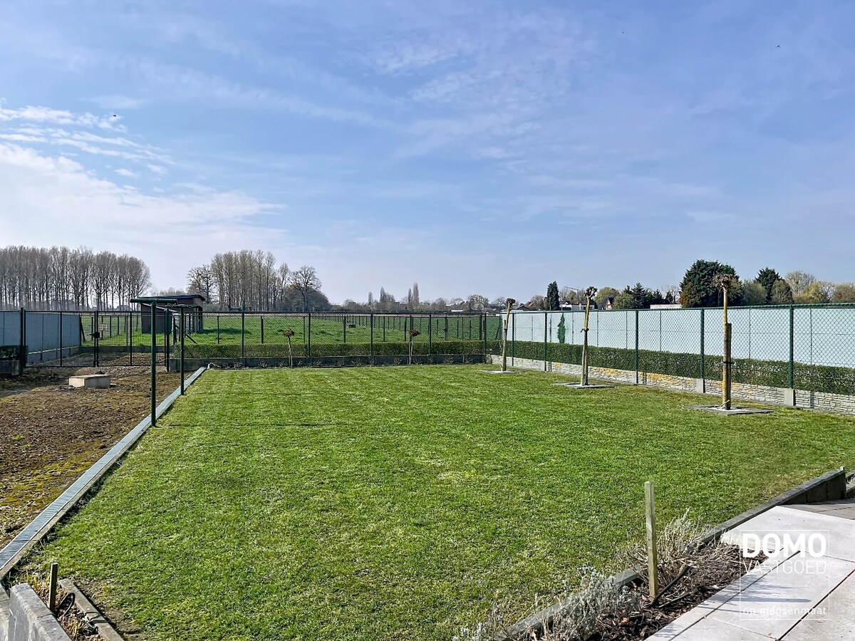 Ruime woning met weiland te koop te Alken 