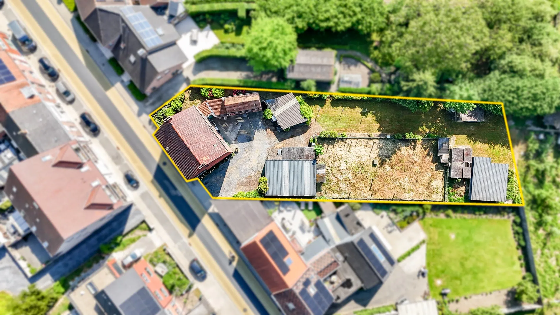 Karaktervolle woning met grote tuin in centrum Torhout!