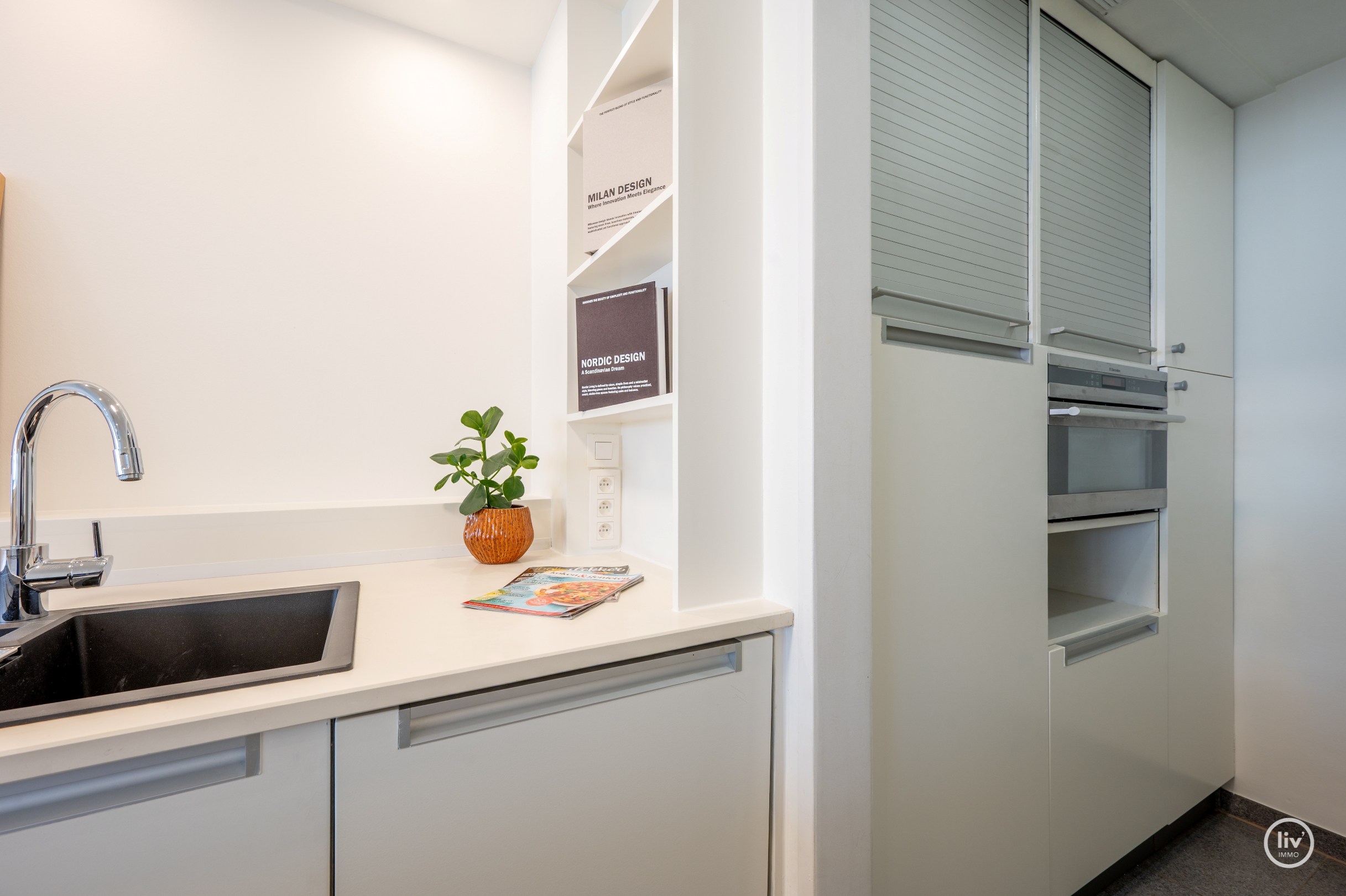 Centraal gelegen 2-kamer appartement met zuidgericht terras op de Lippenslaan. 