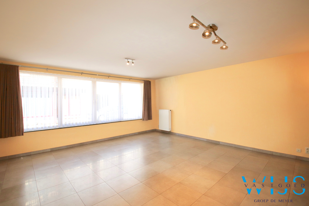 Gelijkvloersapp. met 3 slaapkamers &amp; garage in hartje Assenede ! 