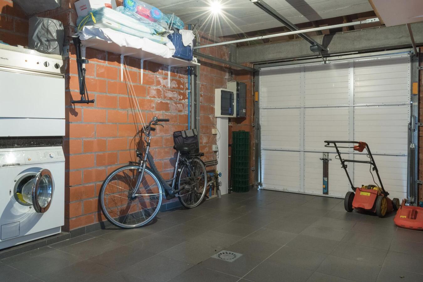 Gelijkvloers villa-appartement met zonnige tuin op toplocatie 