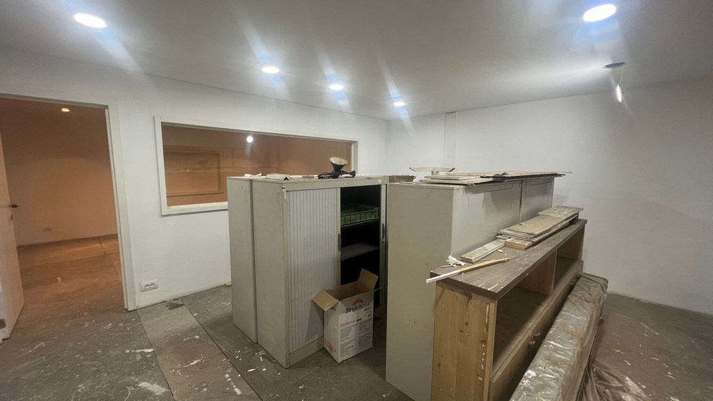 Magazijn met bureel te huur in Booiebos in Drongen