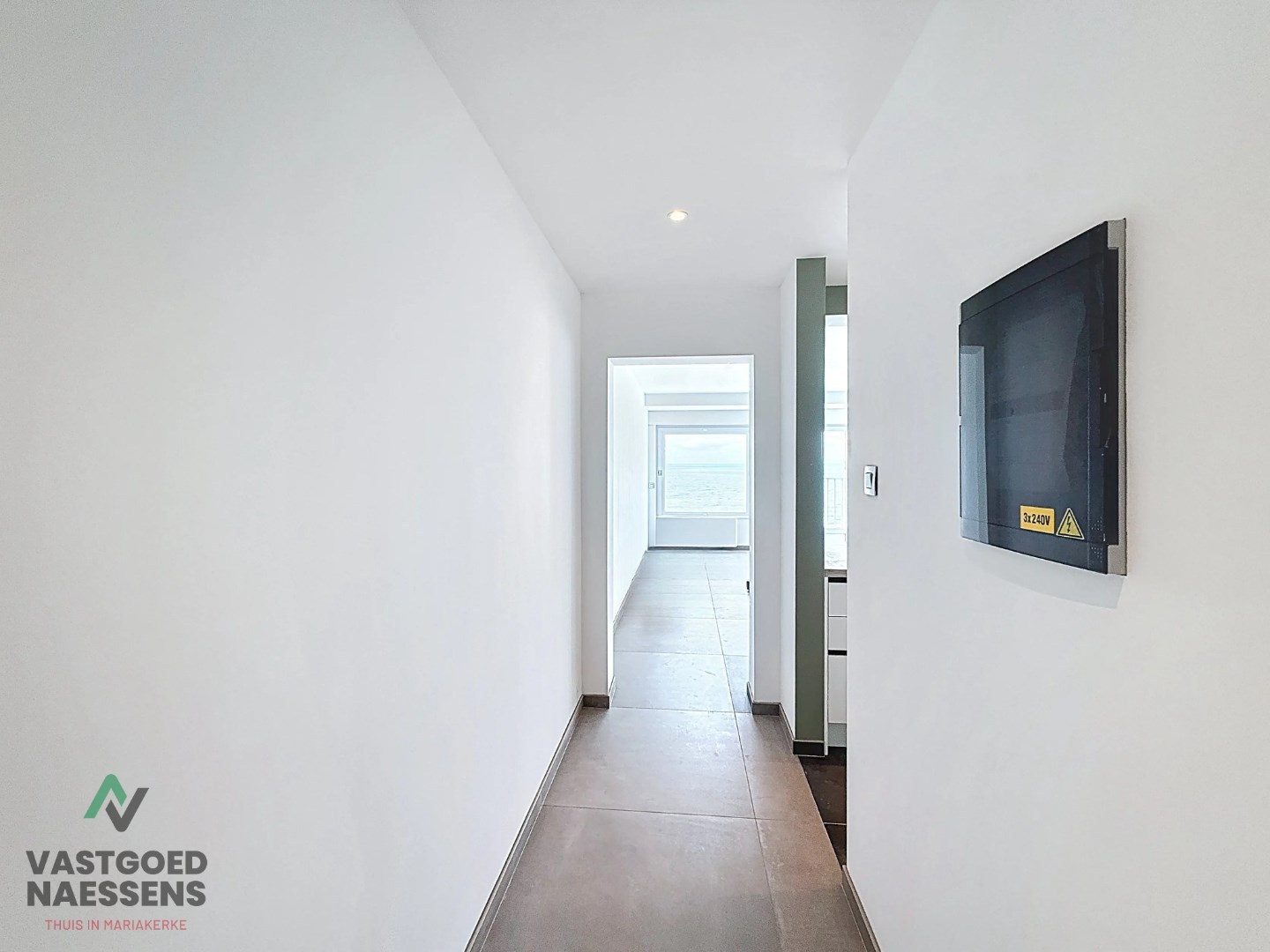 STUDIO RÉNOVÉ AVEC VUE SUR LA MER 