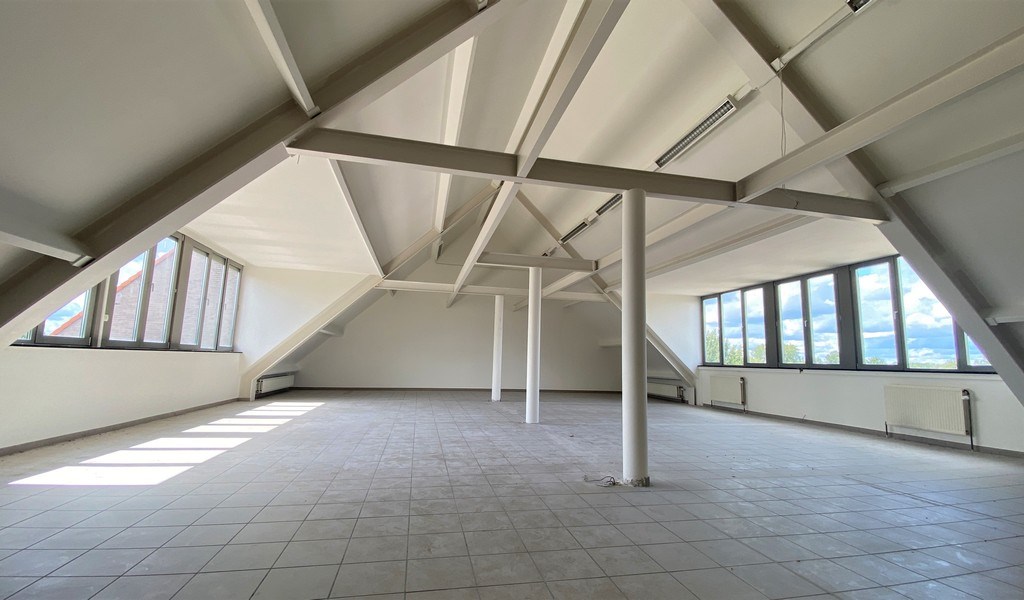 Commercieel gelegen kantoorruimte te huur in Aalst