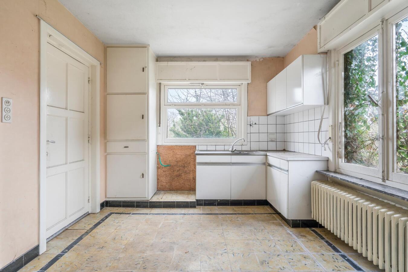 Rustige gelegen open bebouwing met bouwgrond op 1780 m² te Koekelare 