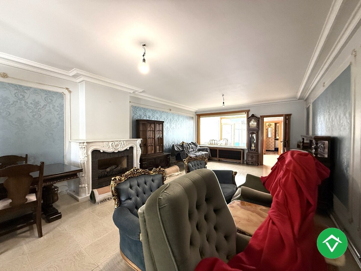 Karaktervolle halfopen bebouwing met 3 slaapkamers, tuin en garage te centrum Roeselare 